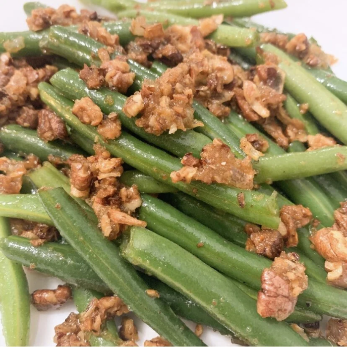 Green Beans with Caramelized Pecans